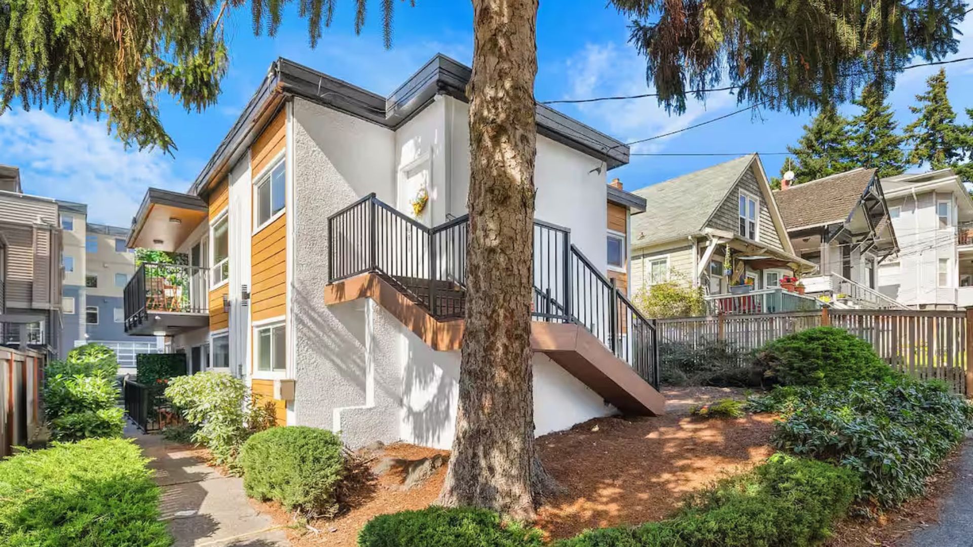 Modern Comfort in Queen Anne: Your Perfect Seattle Getaway