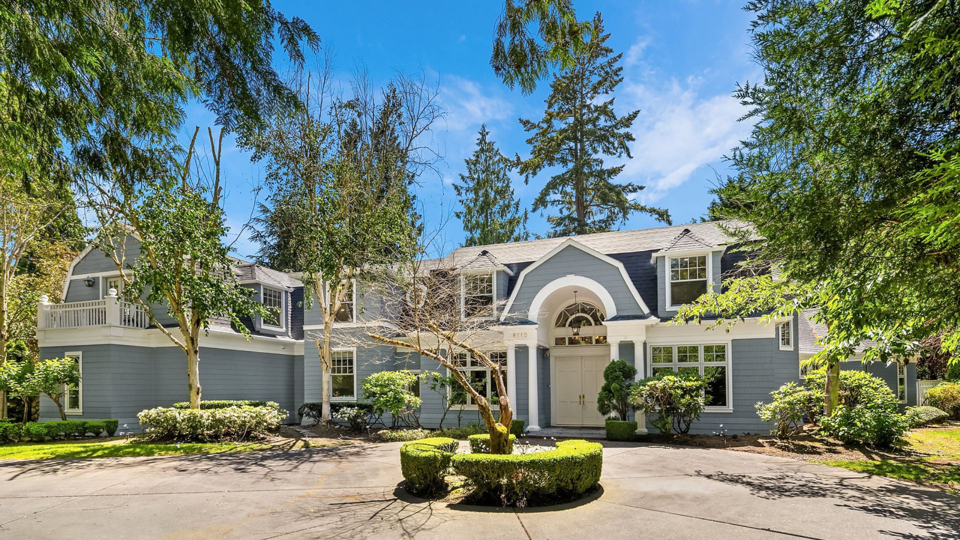 Medina Elegant 5BR Mansion Near Lake Park & Bellevue