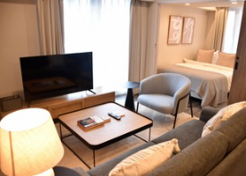 Tokyo rental apartment photo from the original article’s Mainichi news screenshot; not a Snowball property.