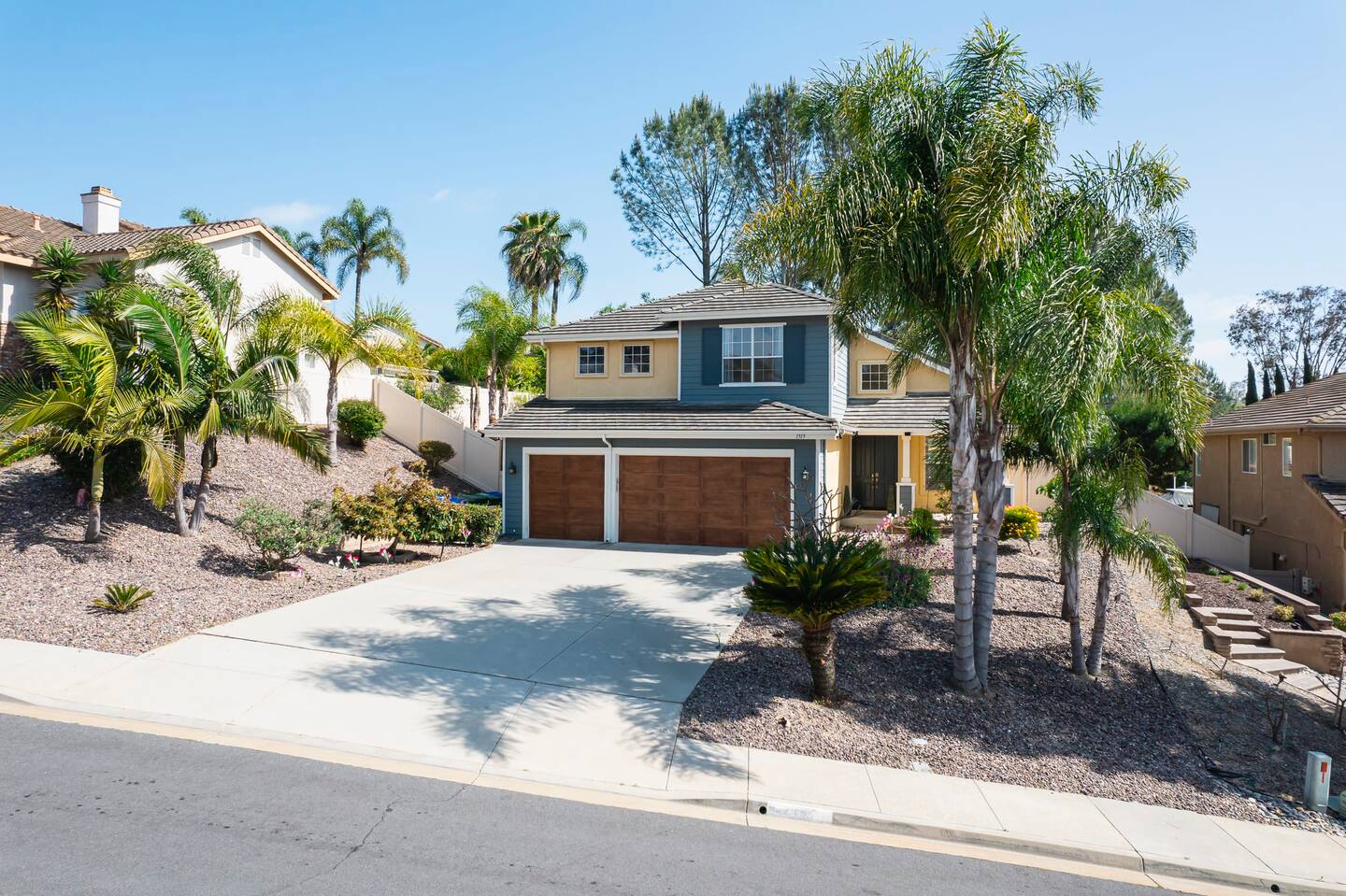 The exterior of the modern retreat in Oceanside, California.