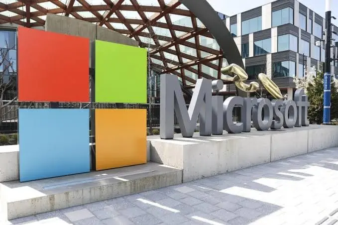 Microsoft campus image in the original article.
