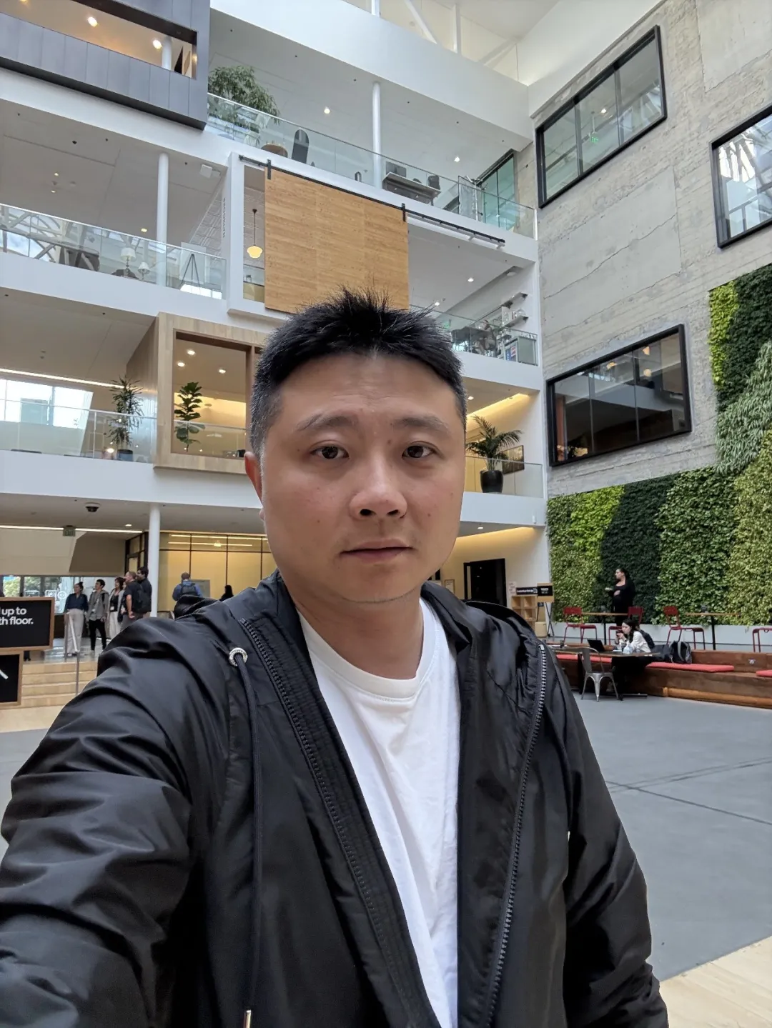 原文作者在Airbnb总部的峰会经历照片;不是房屋收益凭证或酒店房源。